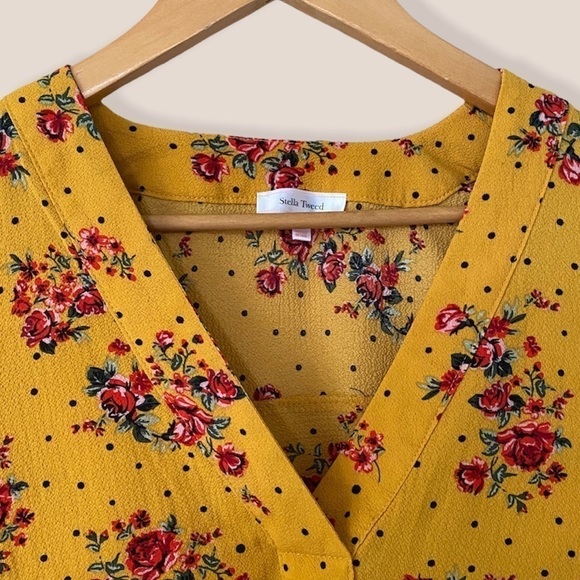 STELLA Tweed Floral V-Neck Blouse - Picture 4 of 9